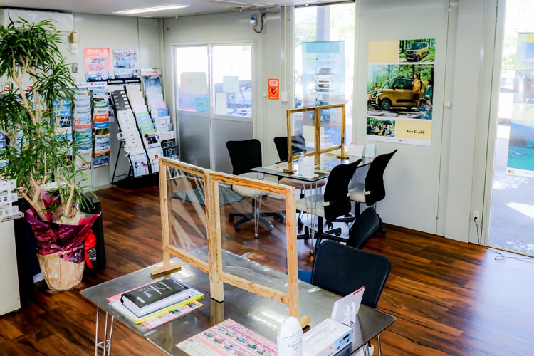 nishi 西自動車商会 南山店 店内風景