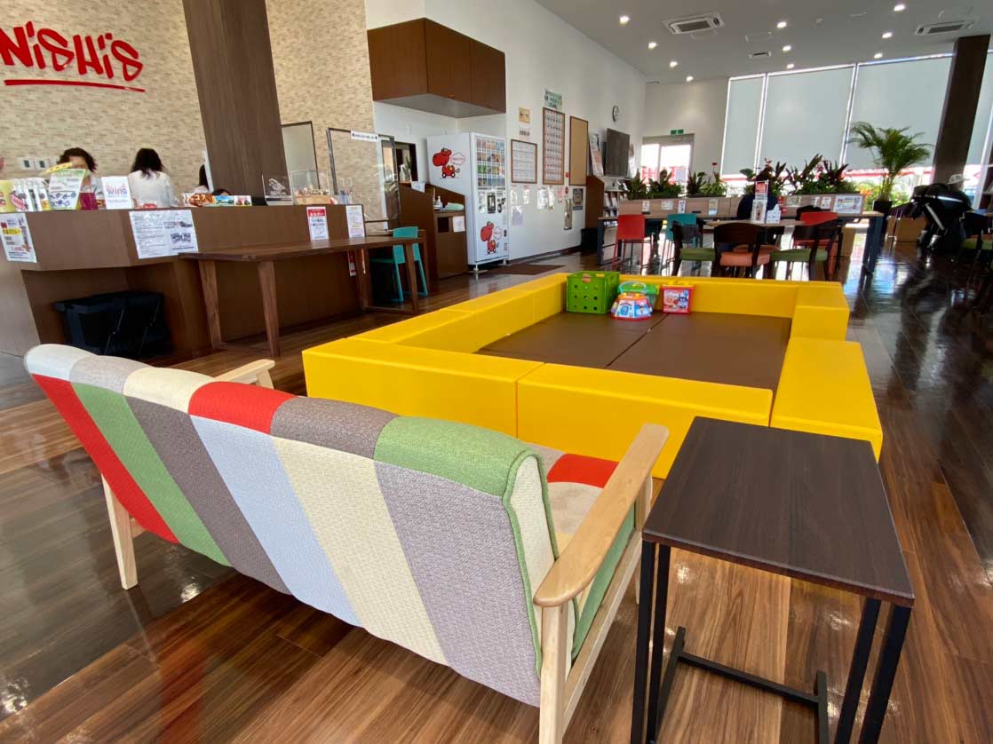 西自動車商会 登川本店 店内風景